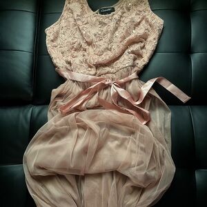 Chic Lace Maxi Dress in Blush Pink